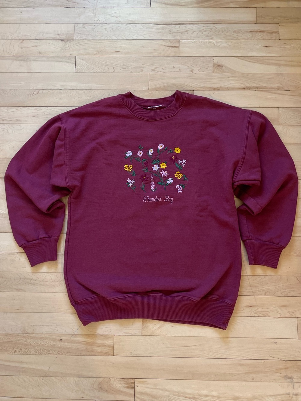 90s Floral Embroidered Burgundy Sweatshirt